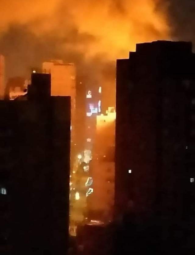عاجل: اندلاع حريق هائل منذ قليل فى عمارة بشارع المنزلاوى محرم بيك الاسكندرية