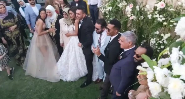 محمد رمضان يحتفل بحفل زفاف شقيقته بفيلا بالطريق الصحراوى. 