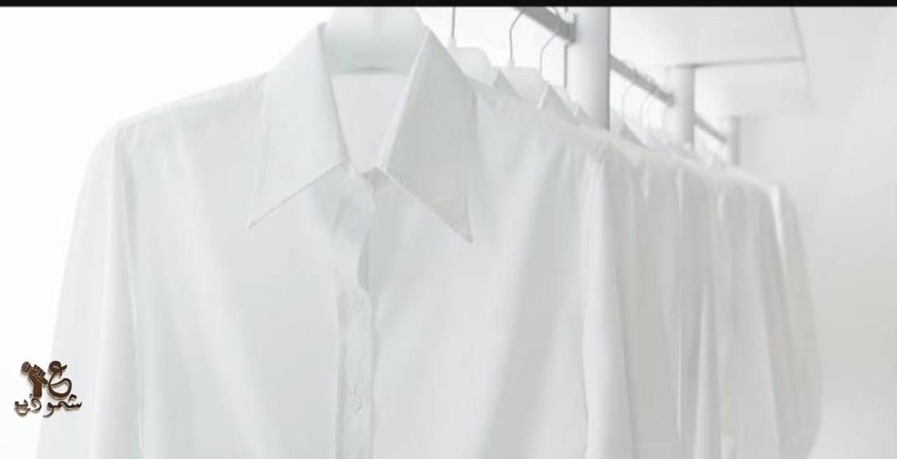 كيفية إزالة البقع من الملابس البيضاء.