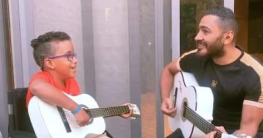 تامر حسني يلبي أمنية طفل من ذو الاحتياجات الخاصة